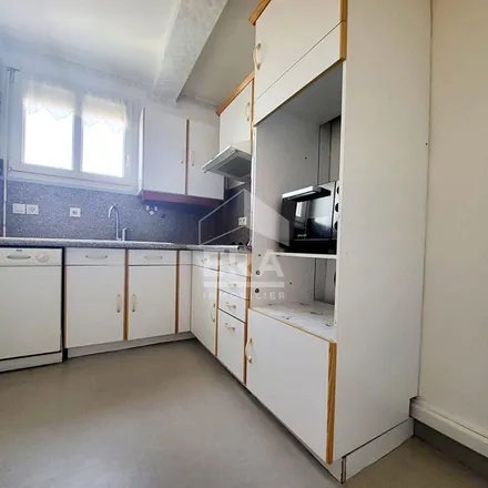 Image 5 - 46 Rue du Clos du Four, 28000 Chartres, France - Apartment for rent