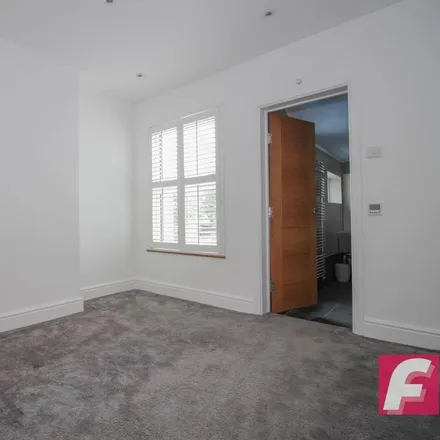 Image 7 - Grover Road, Watford, WD19 4HH, United Kingdom - Townhouse for rent