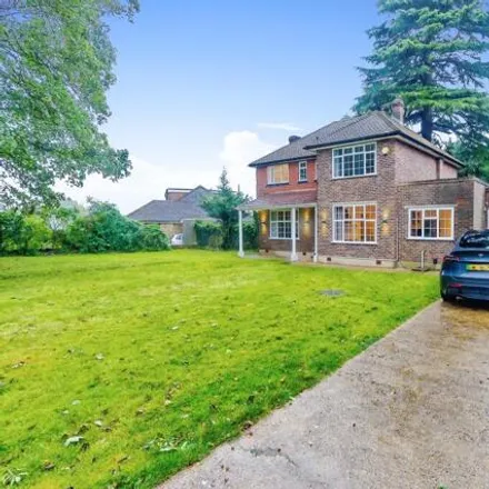 Buy this 5 bed house on Wattendon Road in London, CR8 5LW