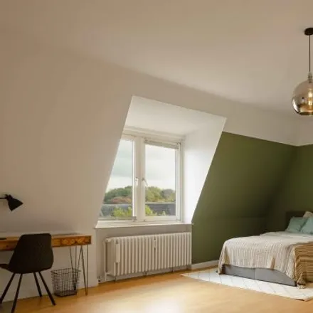 Rent this 4 bed room on Klosterallee 67 in 20144 Hamburg, Germany