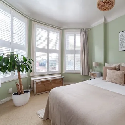 Rent this 2 bed apartment on London in N4 1SB, United Kingdom