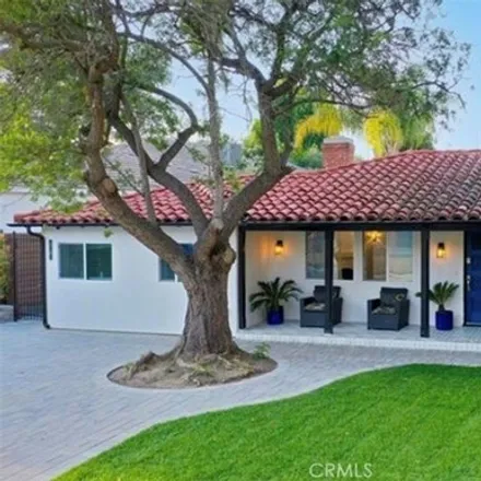 Rent this 5 bed house on Fatburger in Lankershim Boulevard, Los Angeles