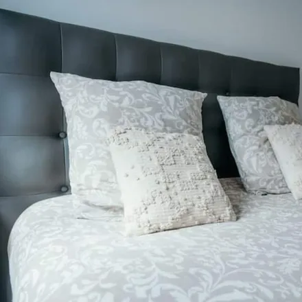 Rent this 1 bed apartment on 08000 Charleville-Mézières