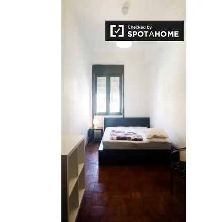 Rent this 4 bed room on Rua do Cónego Ferreira Pinto in 4050-446 Porto, Portugal