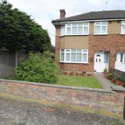 Rent this 3 bed house on Garry Way in Havering Road, London