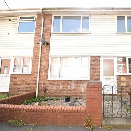 Rent this 3 bed townhouse on 18 Wesley Street in Wakefield, WF1 5HX