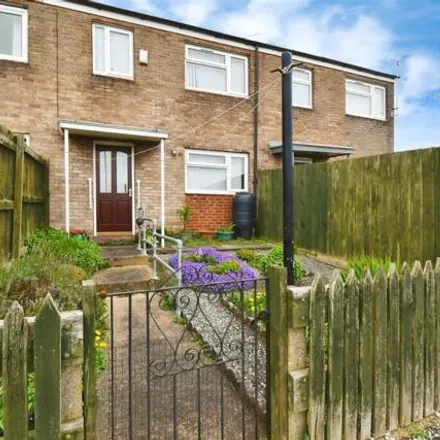 Buy this 3 bed townhouse on Roborough Close in Hull, HU7 4RP