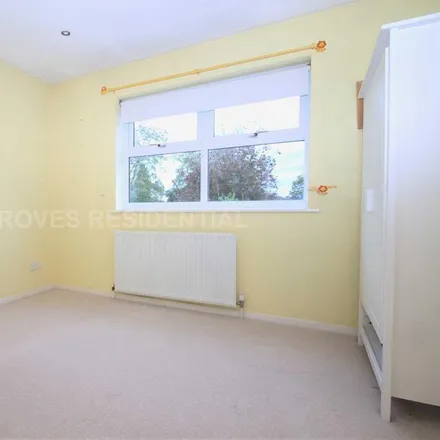 Image 5 - St. Mary's Court, Chestnut Grove, London, KT3 3HN, United Kingdom - Townhouse for rent