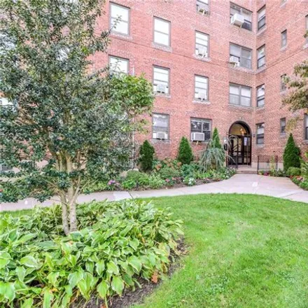 Image 2 - 138-12 28th Road, New York, NY 11354, USA - Apartment for sale