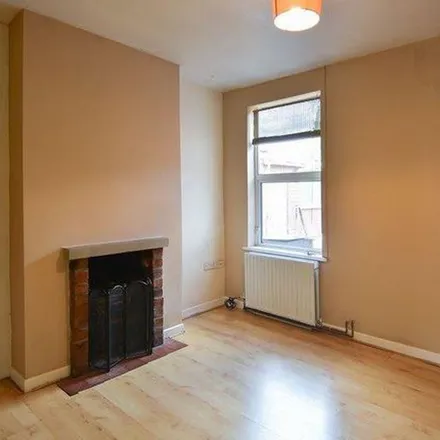 Rent this 2 bed townhouse on Gladys Road in Bearwood, B67 5AR