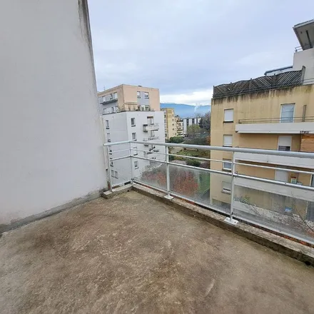 Rent this 3 bed apartment on 203 Rue Lorenzaccio in 38100 Grenoble, France