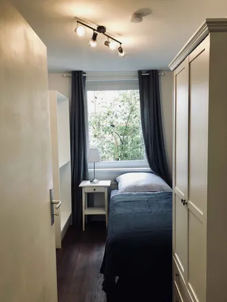 Rent this 4 bed room on Habsburgerallee 37 in 60385 Frankfurt, Germany