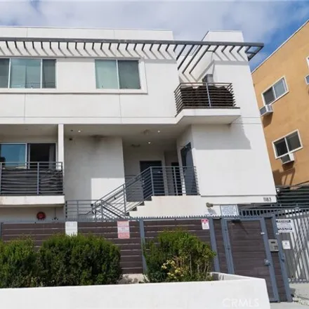 Rent this 2 bed condo on Oxford Square in Crenshaw Boulevard, Los Angeles