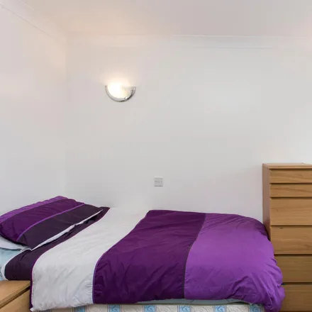 Image 2 - Saint Andrews Road, London, W3 7NF, United Kingdom - Room for rent