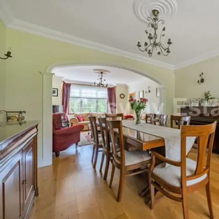 Image 6 - Wise Lane, London, NW7 2RE, United Kingdom - House for sale