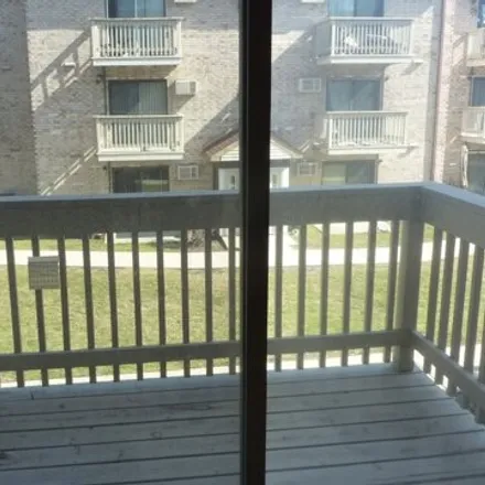 Image 5 - East Spruce, Capri Village, Palatine Township, IL 60074, USA - Condo for sale