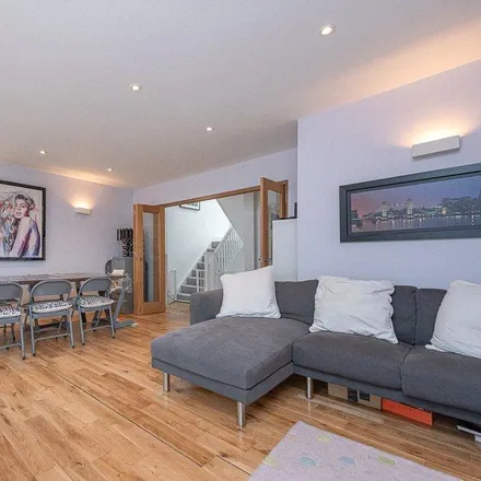 Rent this 3 bed apartment on 27 St Julian's Road in London, NW6 7JH