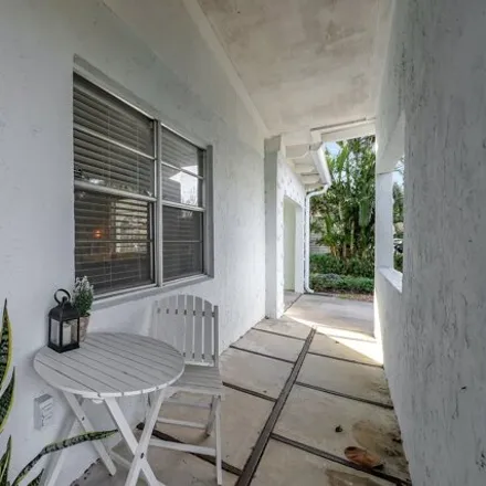 Image 2 - 276 Southeast Villas Street, Stuart, FL 34994, USA - House for sale