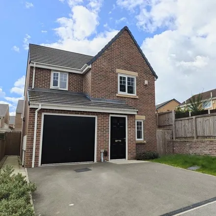 Rent this 3 bed townhouse on Wool Chase in Horbury, WF2 8FP