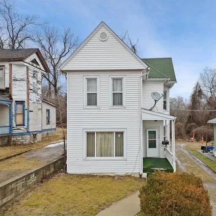 Buy this 2 bed house on 1181 West 9th Street in Alton, IL 62002