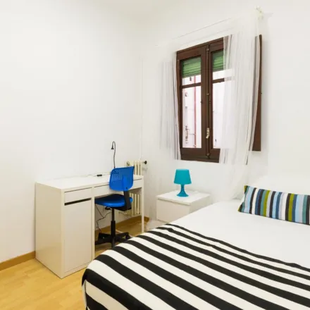 Rent this 6 bed room on Madrid in Calle de Palos de la Frontera, 36