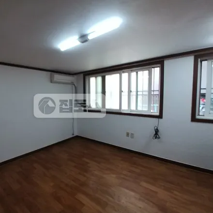 Rent this studio apartment on 서울특별시 강남구 논현동 100-35