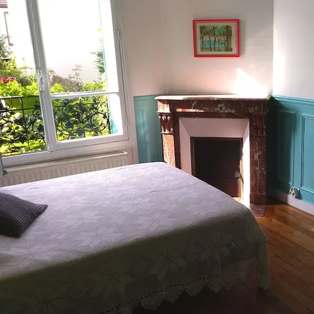 Rent this 3 bed house on Rue de Paris in 93260 Les Lilas, France
