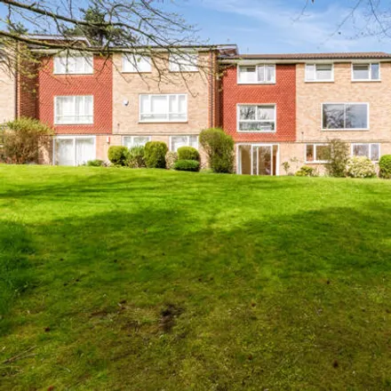 Rent this 3 bed room on Wimbledon College in 84 Edge Hill, London