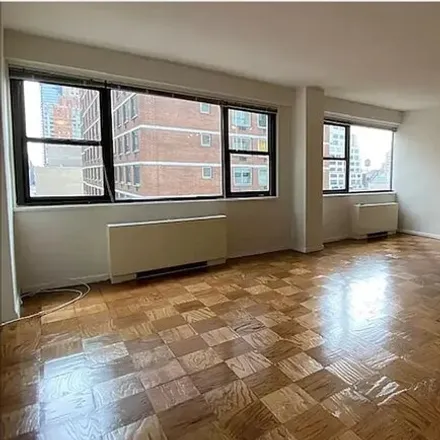 Image 2 - 300 W 55th St Apt 7p, New York, 10019 - Apartment for rent