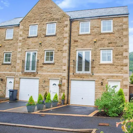 Rent this 4 bed townhouse on Ivy Place in Portsmouth, OL14 8PB
