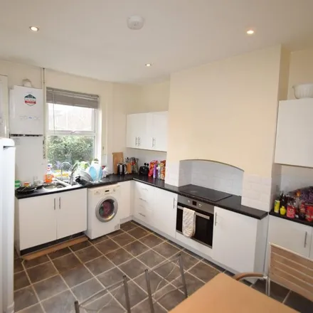 Rent this 4 bed townhouse on 458 Ecclesall Road in Sheffield, S11 8PJ