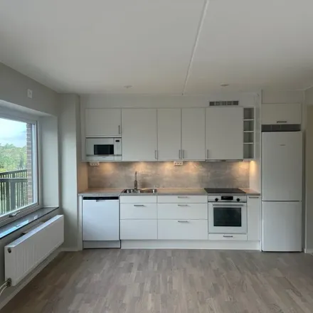 Rent this 2 bed apartment on Capio Vårdcentral Hovås in Hedtångsvägen 8, 436 53 Göteborgs Stad