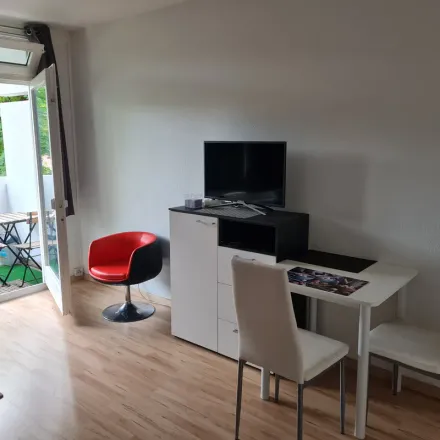 Rent this 1 bed apartment on Niederbornstraße 2 in 60435 Frankfurt, Germany