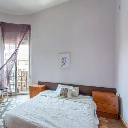 Rent this 2 bed room on Carrer de Jesús in 85, 46007 Valencia