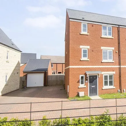 Rent this 4 bed house on Barn Owl Close in Rothwell, NN14 6FR
