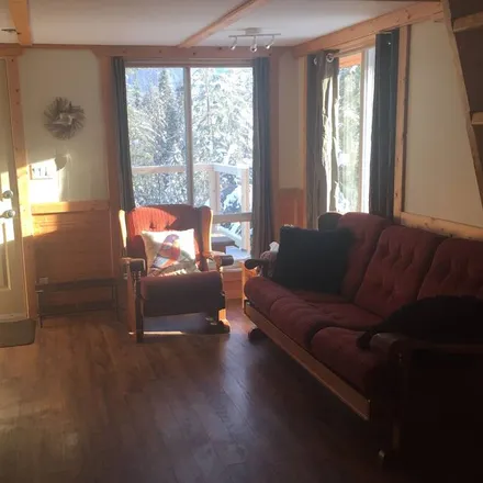 Image 2 - Golden, BC V0A 1H1, Canada - House for rent