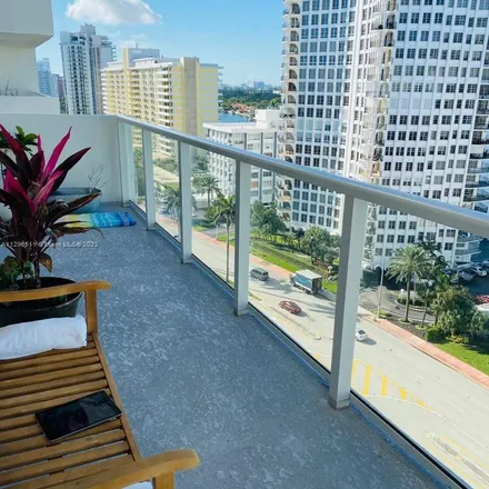 Image 3 - Collins Avenue & 5600 Block, Collins Avenue Service Road, Miami Beach, FL 33141, USA - Apartment for rent