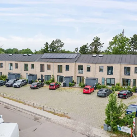 Rent this 4 bed apartment on Gisselfeldvej 16 in 2665 Vallensbæk, Denmark