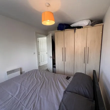 Image 9 - Priory Chase, Rayleigh, SS6 9NF, United Kingdom - Apartment for rent