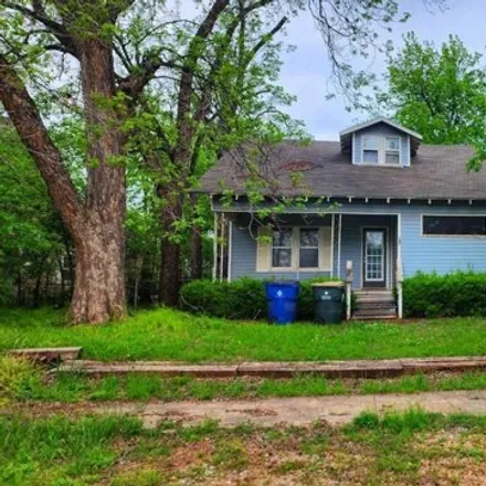 Buy this 3 bed house on 567 South 10th Street in Chickasha, OK 73018