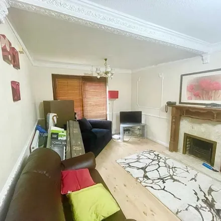 Rent this 4 bed duplex on Broadgate Road in London, E16 3TL