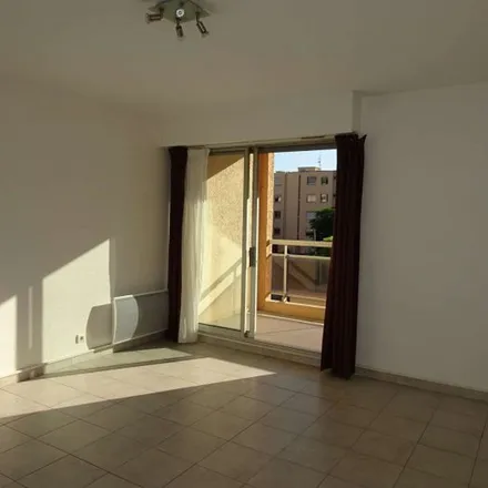 Rent this 3 bed apartment on Pardiguier in 83000 Toulon, France