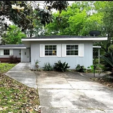 Buy this 4 bed house on 205 Berkley Drive in New Orleans, LA 70131