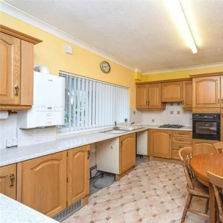 Image 5 - Runnymede Flats, Runnymede, Swansea, SA2 0QF, United Kingdom - Apartment for sale