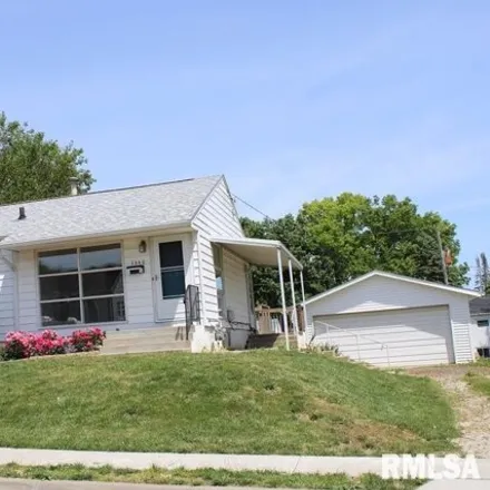 Buy this 3 bed house on 1366 West 36th Street in Davenport, IA 52806