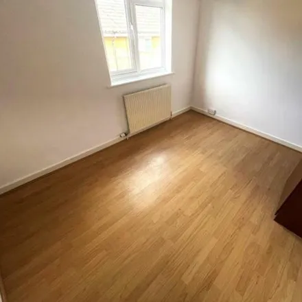 Image 7 - Taylors Mead, London, NW7 4AR, United Kingdom - Room for rent