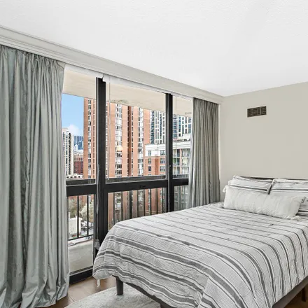 Image 8 - Delaware Place on the Park, 875 North Dearborn Street, Chicago, IL 60610, USA - Condo for sale