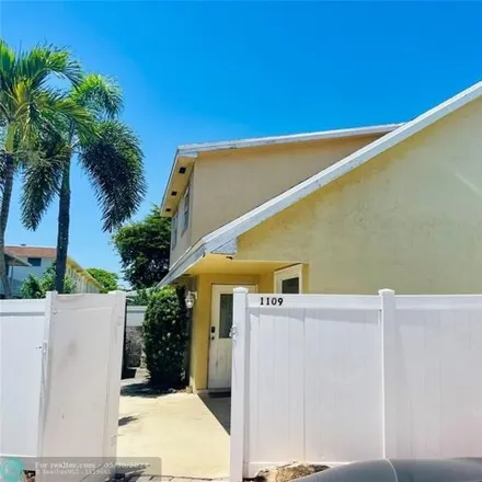 Buy this studio house on 1107 Pine Dr in Pompano Beach, Florida