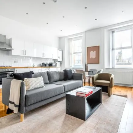 Rent this 3 bed apartment on 60 Queensway in London, W2 4QH