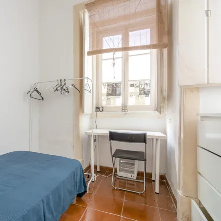 Rent this 4 bed room on Tapa Bucho in Rua dos Mouros 19, 1200-385 Lisbon